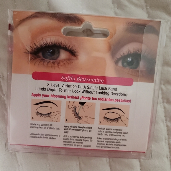 KISS Blooming Lash - Picture 2 of 2